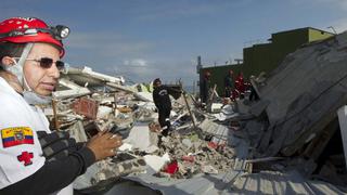 Ecuador: La ardua búsqueda de sobrevivientes bajo los escombros