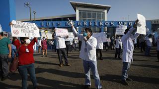 Coronavirus en Perú: médicos del hospital Negreiros realizan plantón por falta de equipos de protección | FOTOS