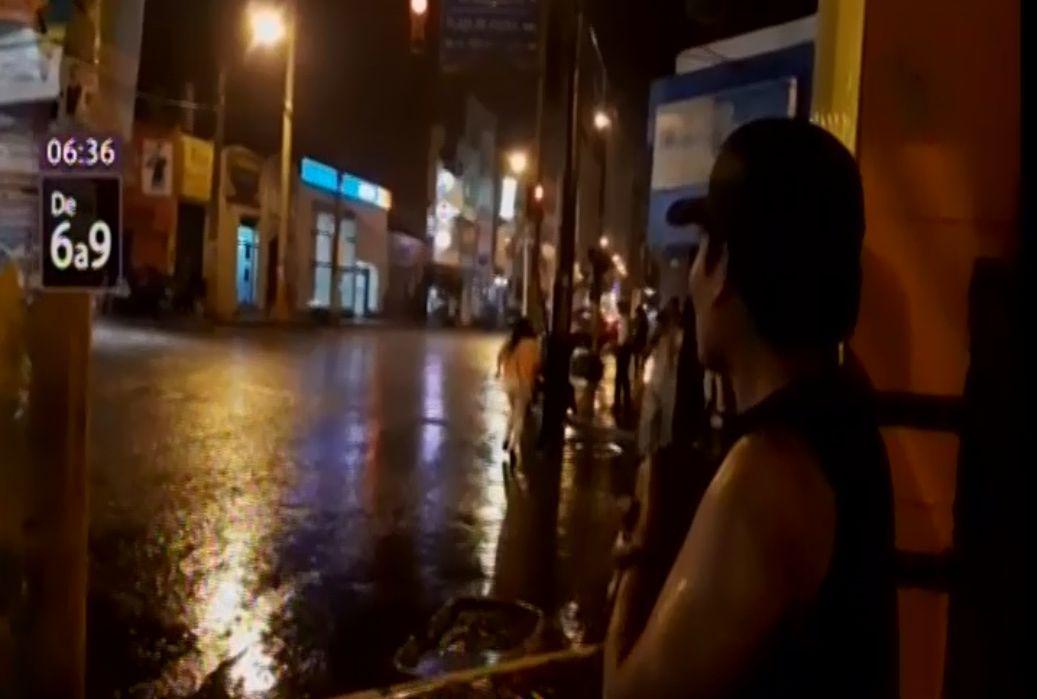 Torrencial e inusual lluvia y relámpagos sorprendieron a vecinos.(Captura: Canal N)