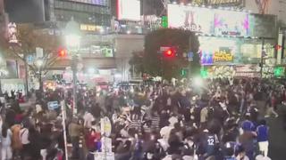 Japoneses celebran el histórico triunfo ante Alemania sin interrumpir el tráfico | VIDEO