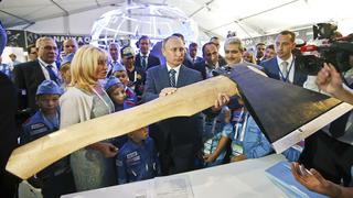 Putin presentó armas rusas en el salón aeroespacial MAKS
