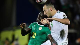 La impactante lesión en el rostro deBenlamri por chocar conMané en final de Copa Africana | VIDEO