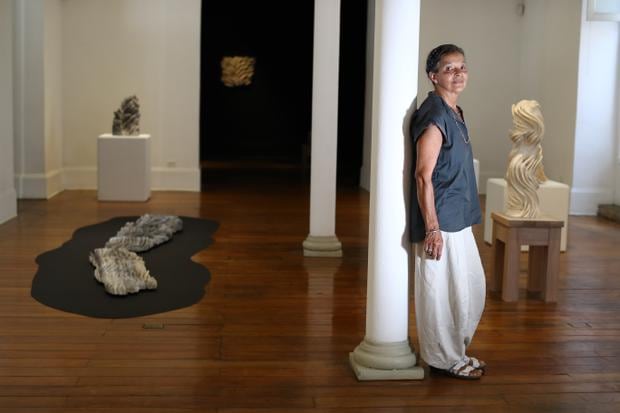 Much of Westphalen's work seeks to maintain the original shape of the stone, material that she extracts from quarries or marble waste (PHOTOS: ALESSANDRO CURRARINO/EL COMERCIO)