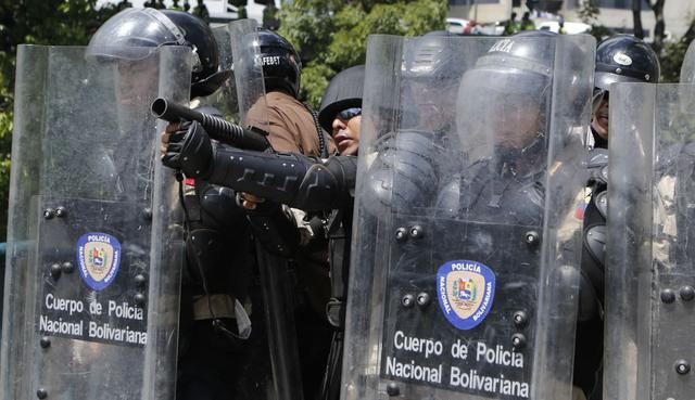 Venezuela: Brutal enfrentamiento entre policías y estudiantes - 12