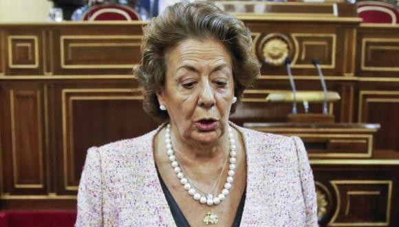Partido de Rajoy obliga a senadora investigada a darse de baja