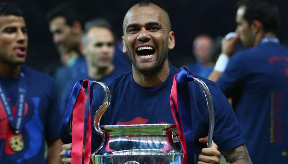 Barcelona: Dani Alves renovó por las próximas dos temporadas