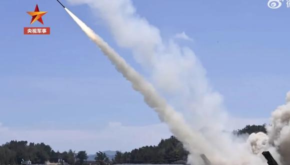 China lanza “múltiples” misiles balísticos durante sus ejercicios militares a gran escala cerca de Taiwán.