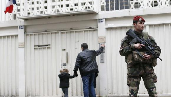 Francia moviliza 10 mil soldados para proteger zonas sensibles
