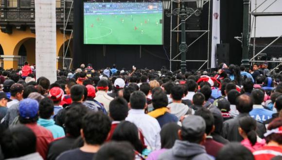 Para el 29 de mayo, alrededor de 20 mil espectadores podrán visualizar, en tres pantallas gigantes, el amistoso entre las selecciones de Perú y Escocia, desde las 4 p.m. en la Plaza de Armas de Lima. (Imagen referencial/Archivo)