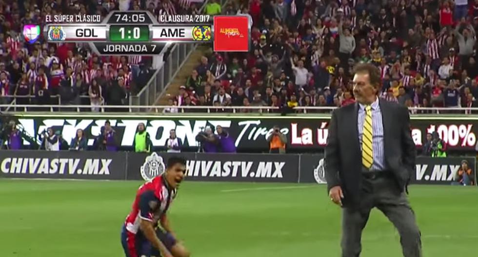 Ricardo Lavolpe hizo de las suyas en el Chivas vs América. (Foto: Captura)