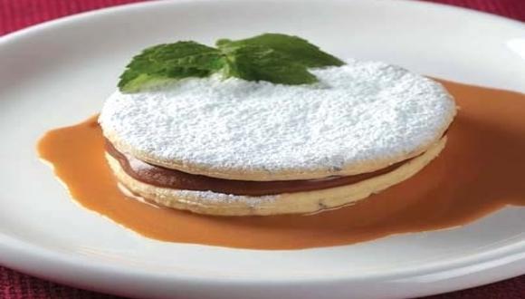 Alfajor de anís con manjar de chirimoya