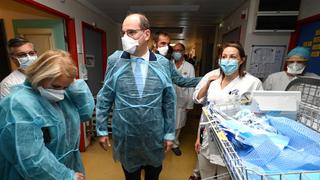 Francia estudia reimponer el teletrabajo por nueva ola de contagios de coronavirus, pero no confinar