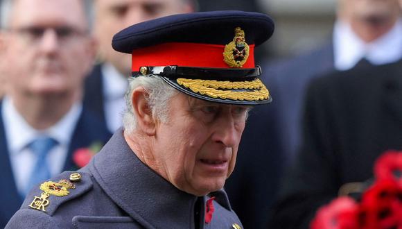 El rey Carlos III de Gran Bretaña asiste a la ceremonia del Domingo del Recuerdo en el Cenotafio de Whitehall, en el centro de Londres, el 13 de noviembre de 2022. (TOBY MELVILLE / POOL / AFP).