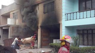San Juan de Miraflores: incendio afectó vivienda de dos pisos