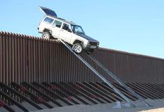 México: narcos usan rampas en frontera con USA para pasar camioneta con droga