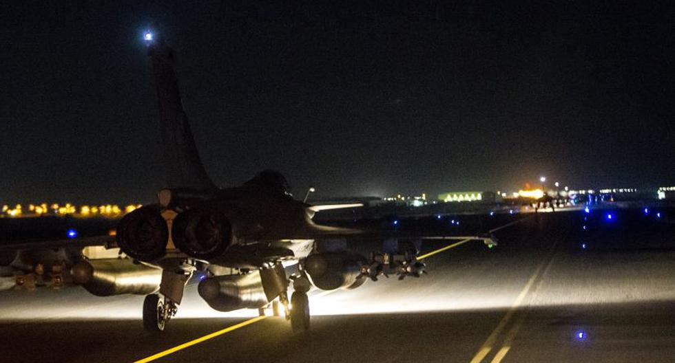 Aviones franceses parten a bombardear a Daesh. (Foto: Armée française - opérations militaires OPEX / Facebook)