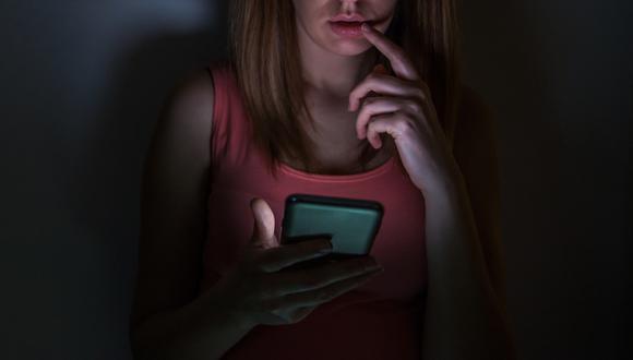 Según la psicología, que tu ex te stalkee suele responder a malas conductas propias de la era digital. 
(Foto: Freepik)