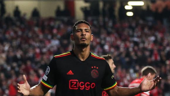 Haller celebrando su gol ante Benfica por Champions League. (Photo by CARLOS COSTA / AFP)