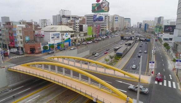 El alcalde de Lima, Jorge Muñoz, se mostró indignado por los daños presentados en el puente Leoncio Prado. (Foto: Municipalidad de Lima)