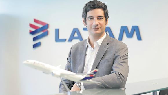 El ejecutivo asegura que culmina su gestión satisfecho. “Tiene que pasar un poco más de tiempo para que los pasajeros sientan realmente la baja en la tarifas”, refiere respecto al cambio de modelo de Latam. (Foto: El Comercio)