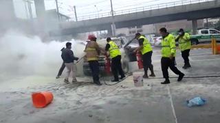 Surco: camioneta se incendió en un grifo mientras conductora esperaba para aprovisionarse de gasolina