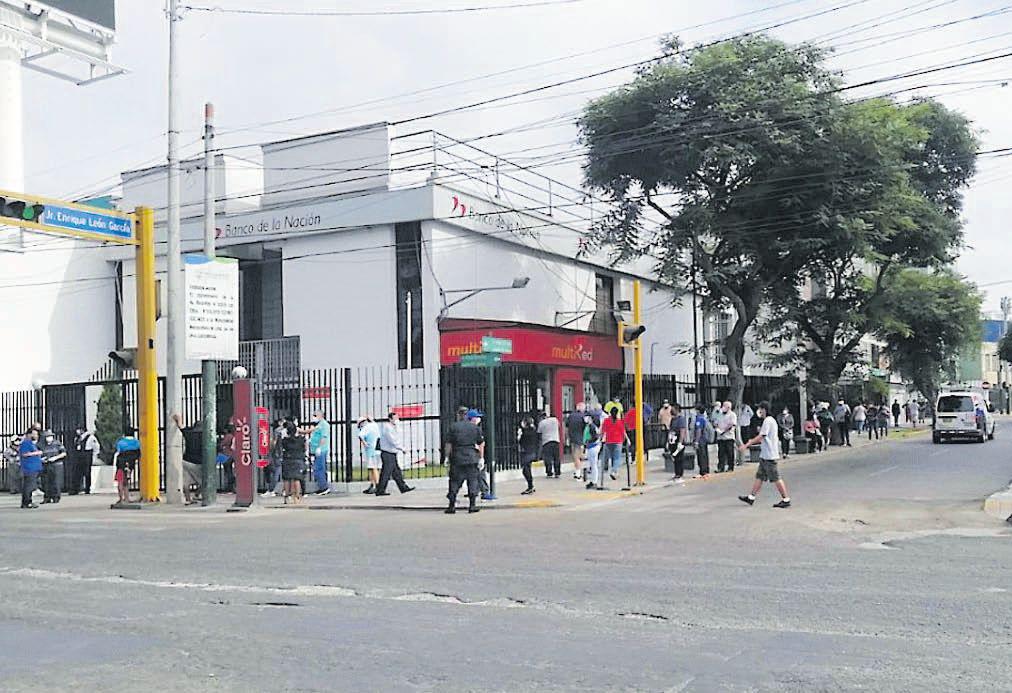 Hay preocupación por el desorden que ocasionan las colas en el Banco de la Nación de la Av. Benavides (Foto: Salvemos Benavides)