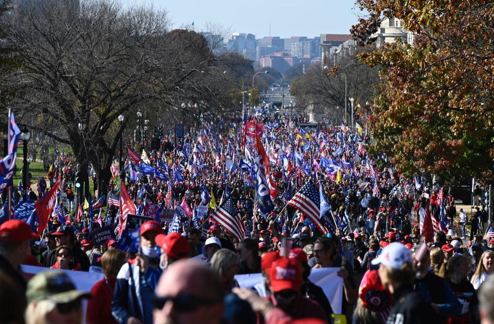 Miles de simpatizantes de Donald Trump marcharon el sábado en Washington. (Andrew CABALLERO-REYNOLDS / AFP).