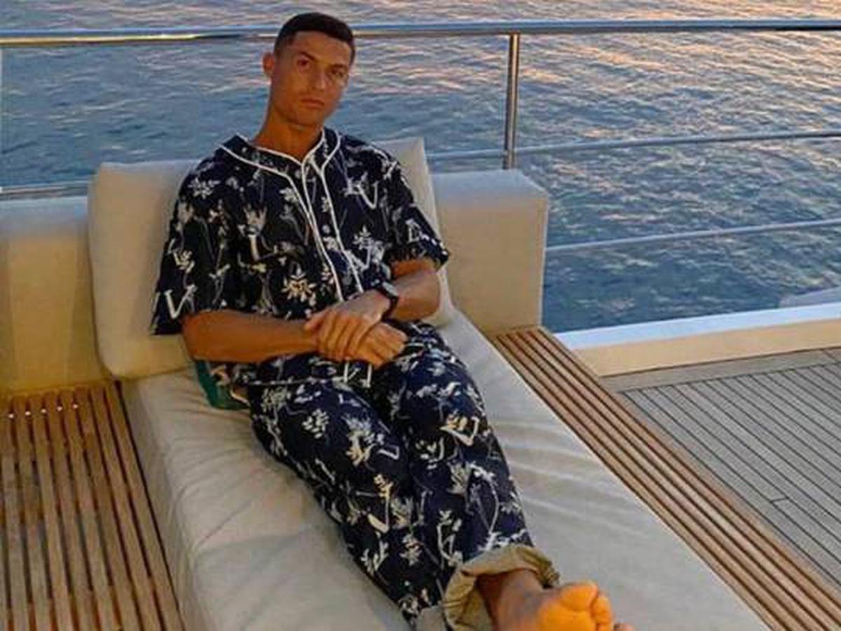 CRISTIANO RONALDO - Georgina Rodríguez duerme con un pijama de Louis Vuitton  de 2.700 euros