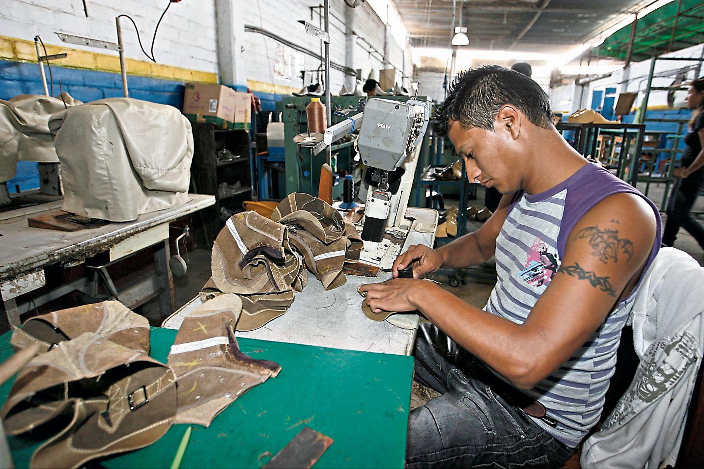 Alrededor de 170 mil personas percibían su sueldo vía recibo por honorarios (Foto. El Comercio)