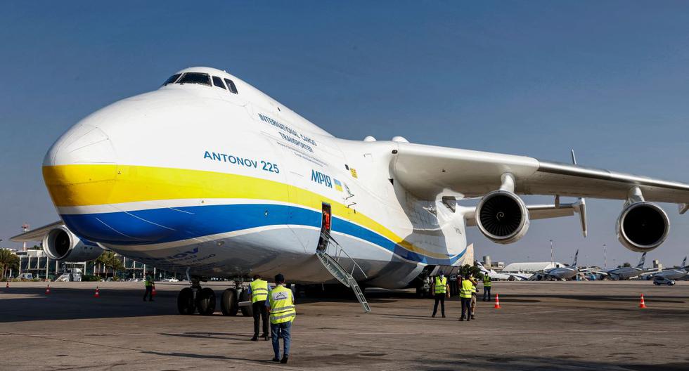 Esta fotografía tomada el 3 de agosto de 2020 muestra una vista del avión de carga de transporte estratégico Antonov An-225 Mriya de fabricación soviética y de propiedad de Ucrania. (JACK GUEZ / AFP).