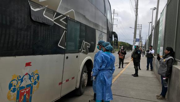 Solo podrán viajar los que se encuentran en situación de vulnerabilidad o aquellos ciudadanos que no cuenten con soporte familiar ni vivienda donde están varados. (Foto: Zenaida Condori).