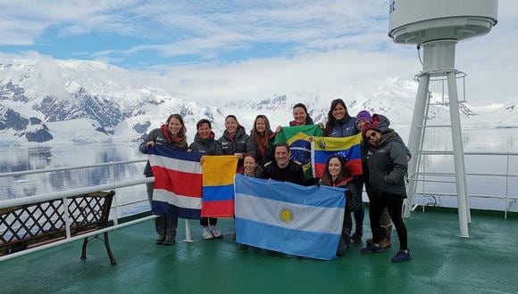 Melania Guerra y un grupo de científicas en el Artico. Foto: Cortesía
