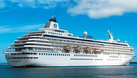 El crucero Crystal Symphony en una imagen del 2013. La nave fue desviada a las Bahamas el sábado después de una orden de inacautación en Miami. (Bruce Smith/AP).
