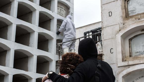 Cifra de decesos y contagios a causa del COVID-19 en el país fue actualizado por el Minsa. (Foto: Sergi Rugrand / EFE)