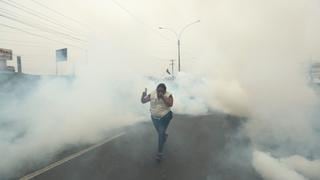 Marcha contra peajes: bombas lacrimógenas, detenidos y caos en Puente Piedra