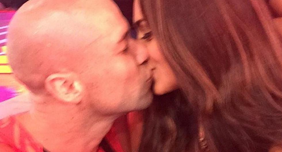 Vania Bludau y Bruno Agostini confirman relación con beso en vivo. (Foto: Twitter)