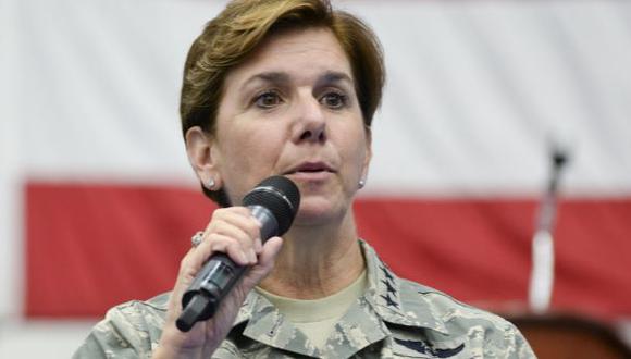 La primera mujer que lidera un mando de combate en EE.UU.