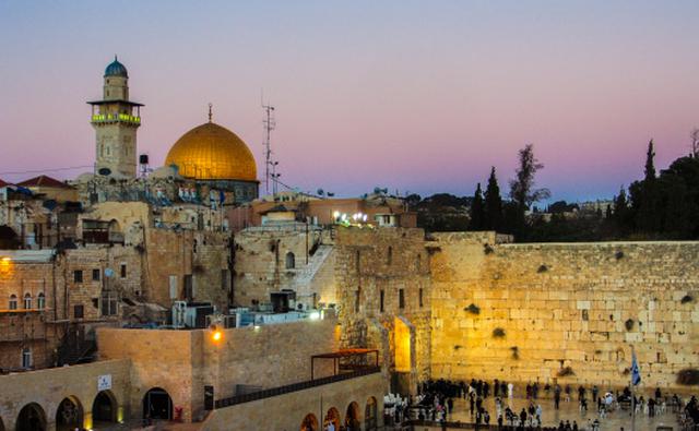El Muro de los Lamentos, según la cultura judía, es vestigio del Templo de Jerusalén, el santuario principal del pueblo de Israel en tiempos de la Edad Antigua. (Getty)