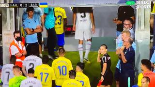 Los futbolistas del Barcelona vs. Cádiz se retiran al vestuario tras la emergencia generada en las tribunas  