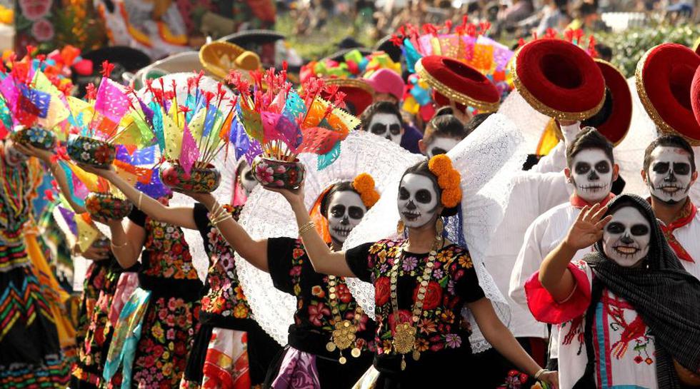 Día de los Muertos México conmemora esta fecha con un colorido desfile