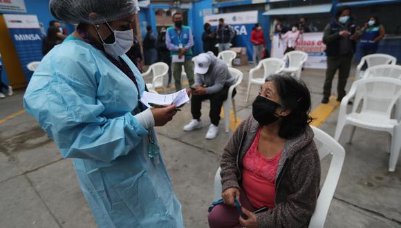 La vacunación en el Perú con la vacuna bivalente inició en los primeros días de enero en el personal de salud. (Foto: Lino Chipana / @photo.gec / referencial)