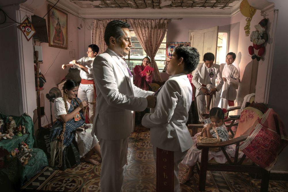 ESPECIAL NUEVA SANGRE. Freddy Villanueva y miembros de su escuela Orígenes Moche se alistan antes de una presentación. Su familia representa a la nueva generación mochera.