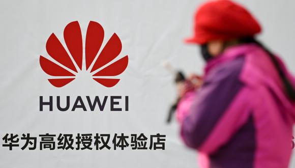 Washington acusó a Huawei de cometer fraude bancario al violar presuntamente las sanciones a Irán y del robo de secretos comerciales a un rival estadounidense. (Foto: AFP)