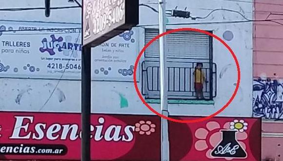 Argentina: Niño se quedó encerrado en el balcón de su escuela. (Foto: Facebook)
