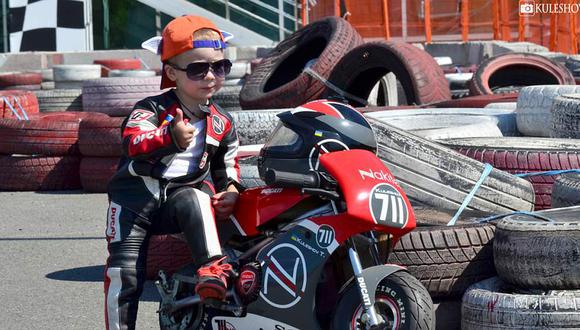 Niño maneja moto desde los dos años y medio [VIDEO]