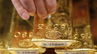 Oro tocó niveles mínimos en cuatro meses ante reunión del BCE