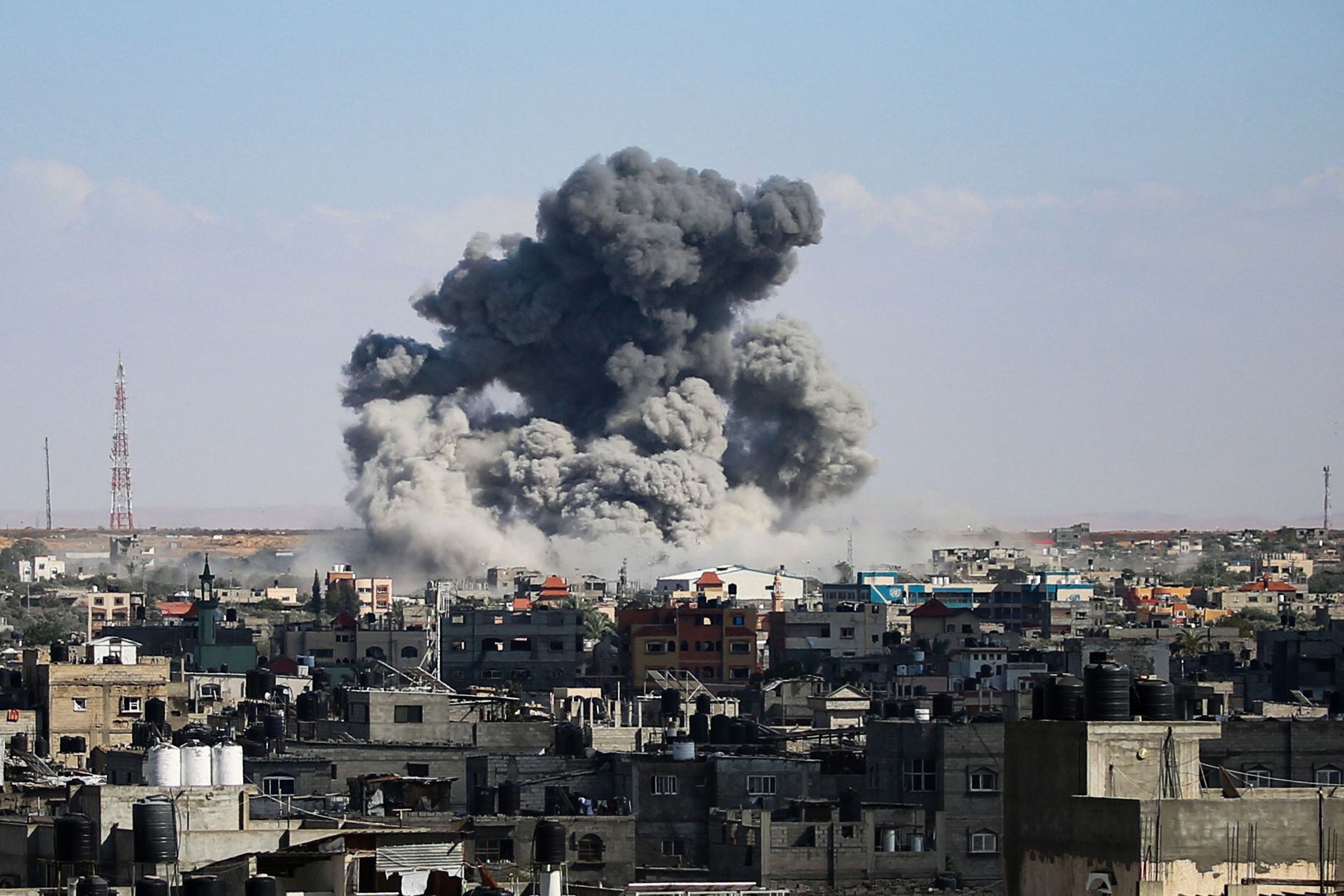 Smoke rises following the Israeli bombing of Rafah in the southern Gaza Strip on May 6, 2024, amid the ongoing conflict between Israel and the Palestinian militant group Hamas.  (AFP photo).