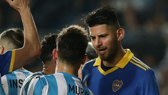 Carlos Zambrano tuvo un cruce contra Darío Benedetto en el partido entre Boca Juniors y Racing Club. (Foto: AFP)
