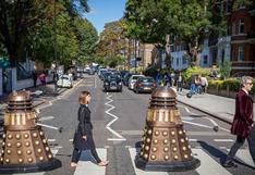 Doctor Who homenajeó a los Beatles en cruce de Abbey Road