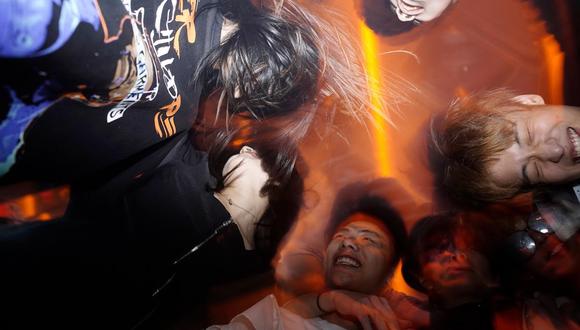 La gente baila en una discoteca de Wuhan. (Aly Song / Reuters).